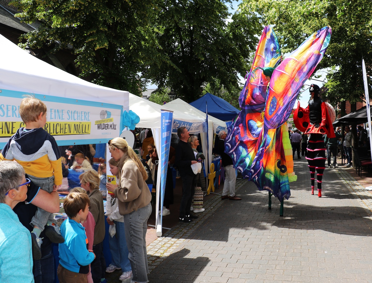 Meinfest_2026_Stelzenlaeufer_mit_Stand_1